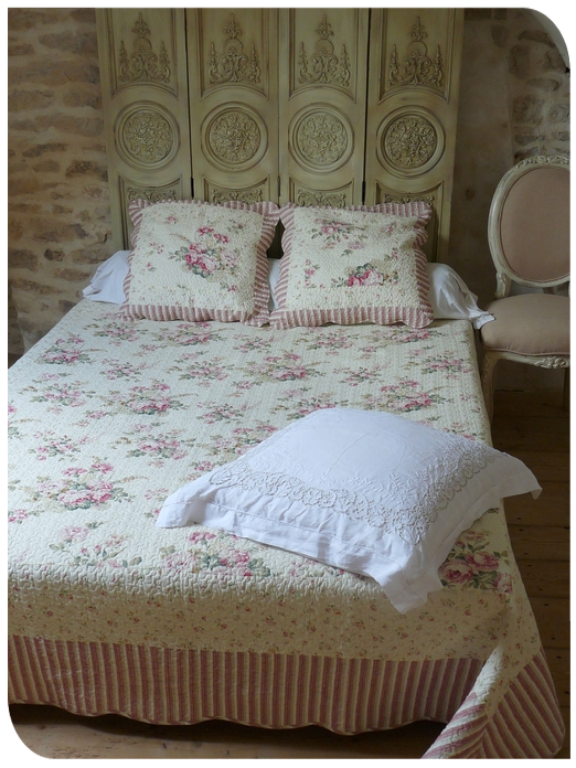 les motifs du  couvre lit boutis alice