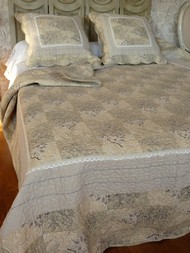 couvre-lit,boutis motif toile de jouy rose