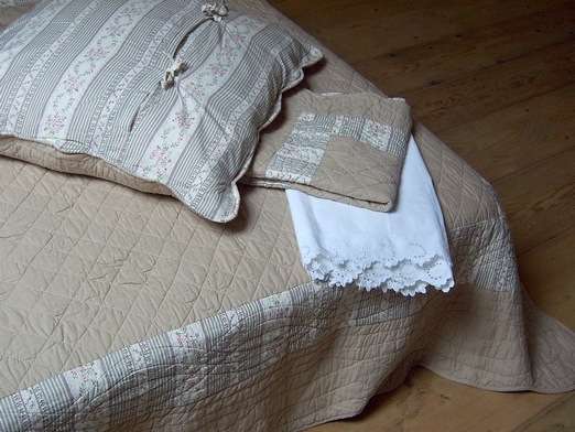 couvre lit boutis marron glac�