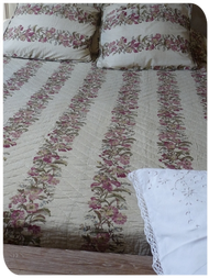 couvre-lit,boutis motif toile de jouy rose