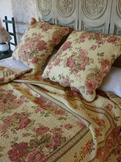 motif couvre lit boutis alice