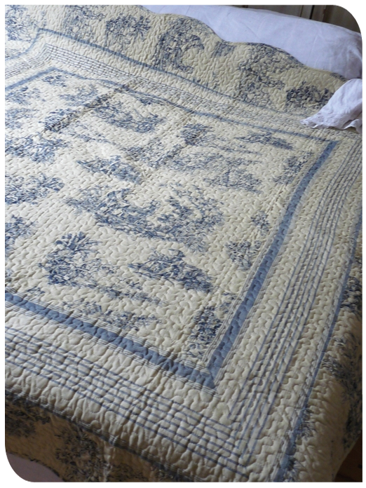 boutis toile de jouy bleue