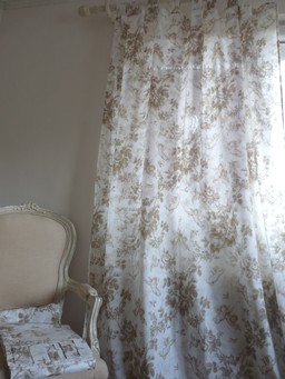 les rideaux assortis au boutis mod�le classique