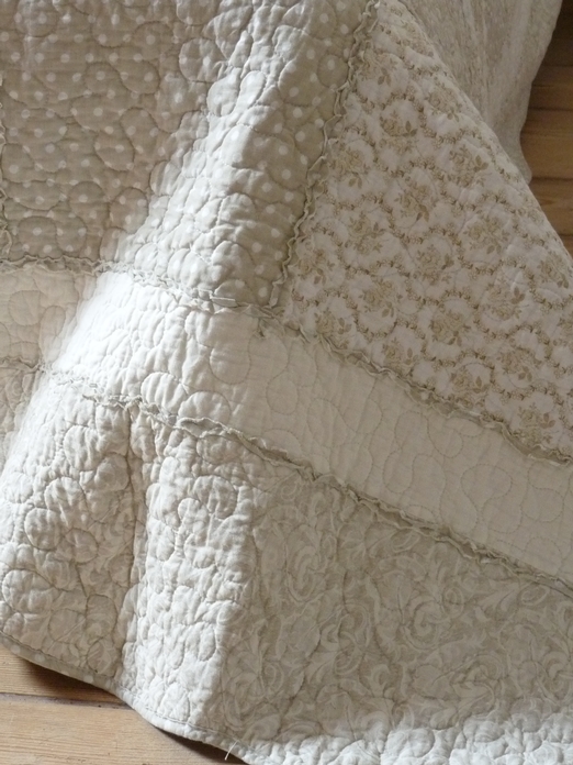 Le boutis en patchwork rose et rouge
