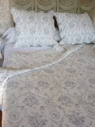 couvre-lit rose uni en vue g�n�rale