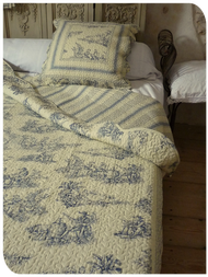 couvre-lit boutis motifs toile de jouy bleu