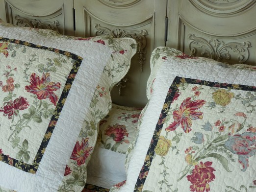 boutis angelots gris en gros plans