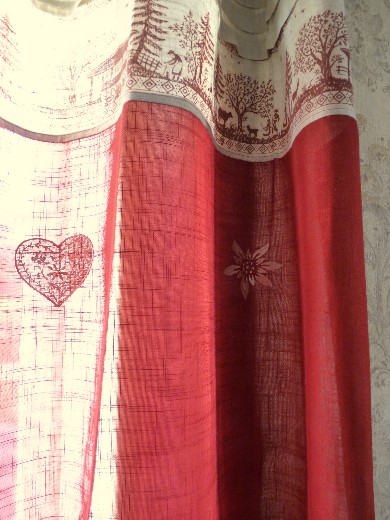 Le charme des roses anciennes sur ce boutis