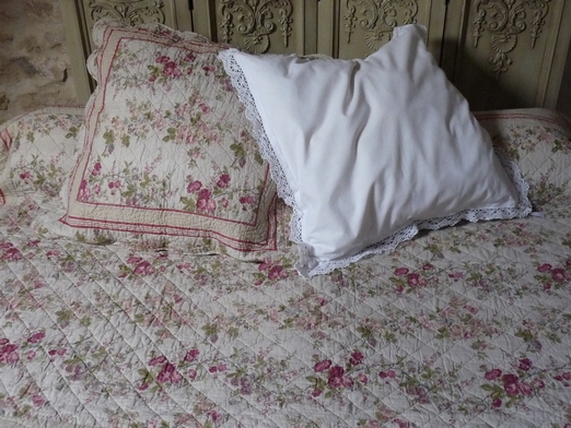 Vue g�n�rale du couvre-lit boutis mod�le autrefois au jardin.